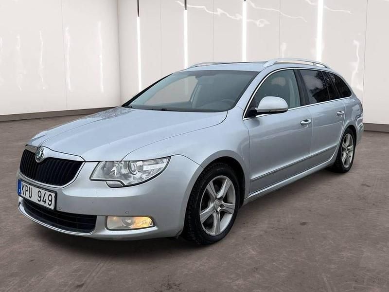 Begagnad Skoda Superb Ambition 105 HK (77 kW) 2012 Silver Kombi