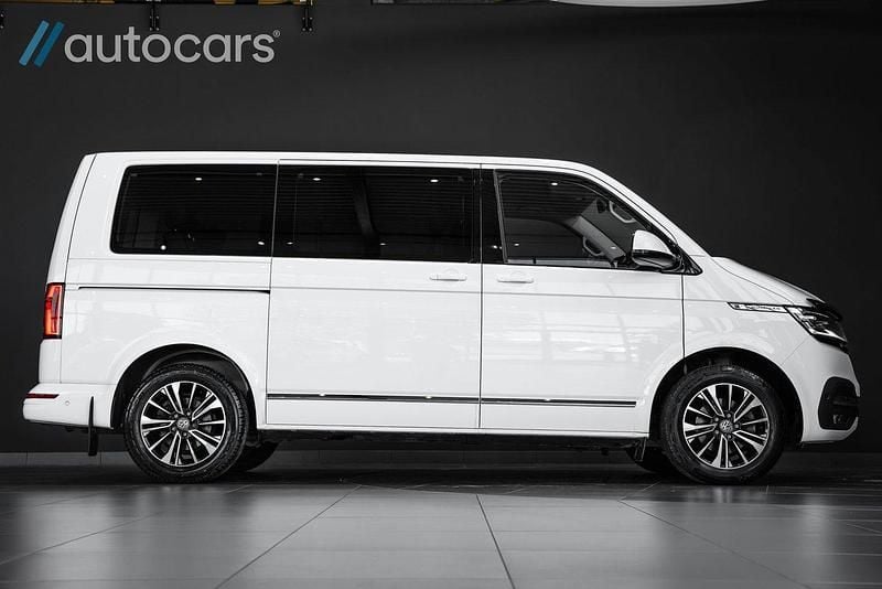 Vit Begagnad 2020 VW Multivan Highline Minibuss | 548 000 kr - Bild 1/4