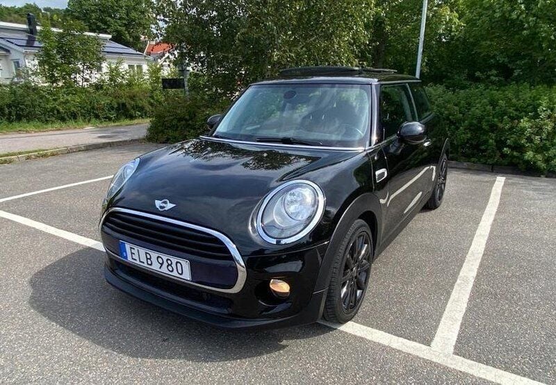 Svart Begagnad 2016 Mini Cooper Halvkombi | 149 000 kr (Marknadspris) - Bild 1/4