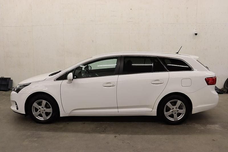 Begagnad Toyota Avensis Edition 124 HK (91 kW) 2014 Vit Kombi