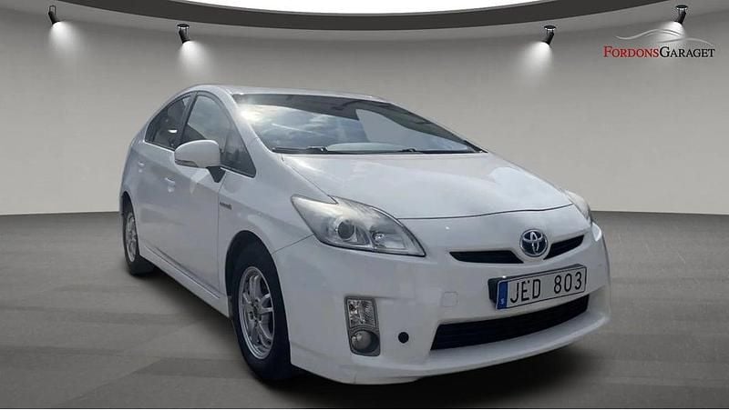 Vit Begagnad 2010 Toyota Prius Halvkombi | 119 900 kr (Marknadspris) - Bild 1/4