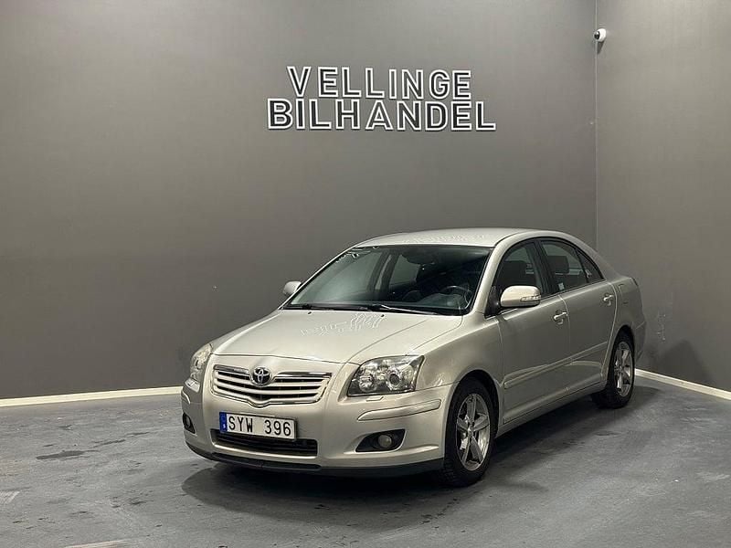 Silver Begagnad 2006 Toyota Avensis Halvkombi | 39 900 kr (Marknadspris) - Bild 1/4