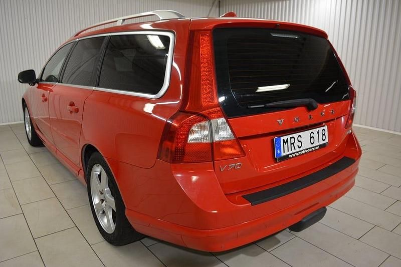 Begagnad Volvo V70 Summum 116 HK (85 kW) 2012 Röd Kombi