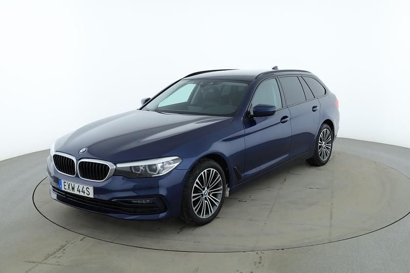 Blå Begagnad 2019 BMW 520 Sport Line Kombi | 285 000 kr (Bra pris) - Bild 1/4