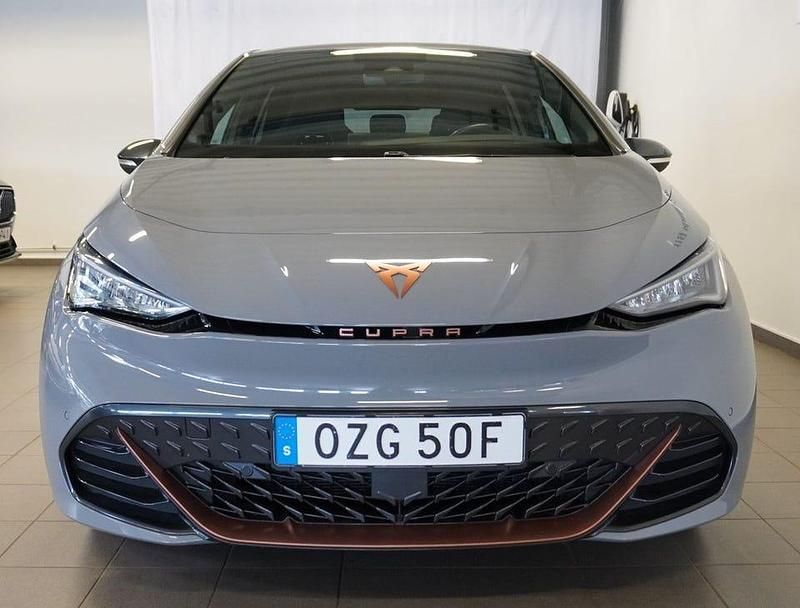 Begagnad Cupra Born e-Boost 169 kW (231 HK) 2022 Ljusgrå (grå) Halvkombi