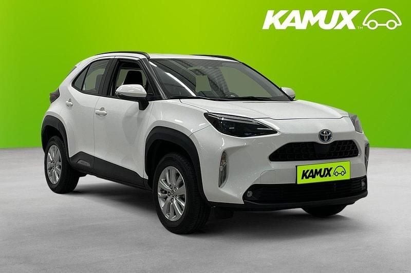 Vit Begagnad 2024 Toyota Yaris Cross Active SUV | 258 900 kr (Bra pris) - Bild 1/4