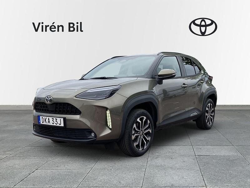 Grön Ny 2024 Toyota Yaris Cross Active SUV | 325 000 kr (Marknadspris) - Bild 1/4