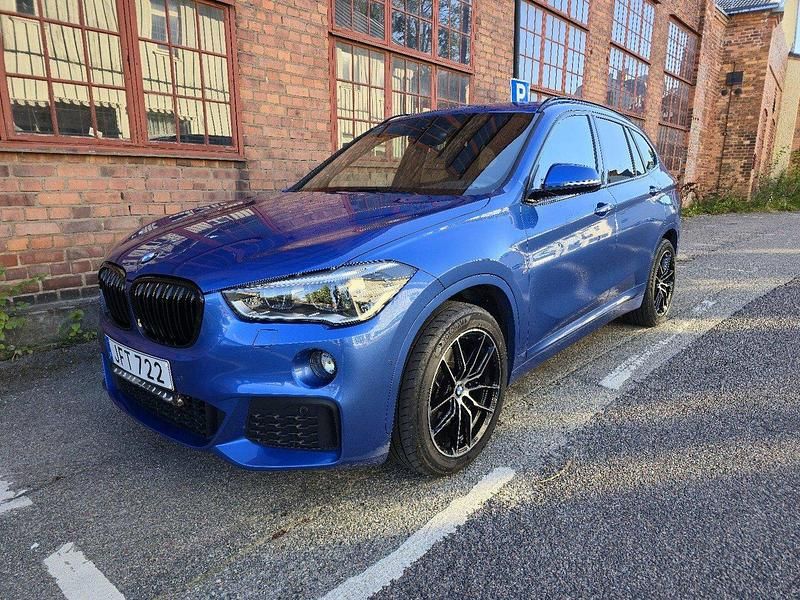 Blå Begagnad 2019 BMW X1 M Sport SUV | 235 000 kr (Marknadspris) - Bild 1/4