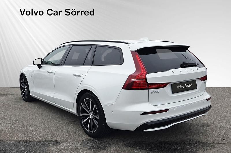 Begagnad Volvo V60 350 HK (257 kW) 2024 Vit Kombi