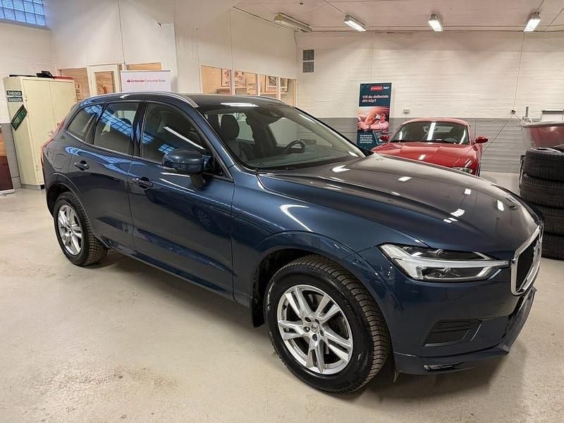 Mörkblå Begagnad 2019 Volvo XC60 Momentum SUV | 309 900 kr (Superpris) - Bild 1/4