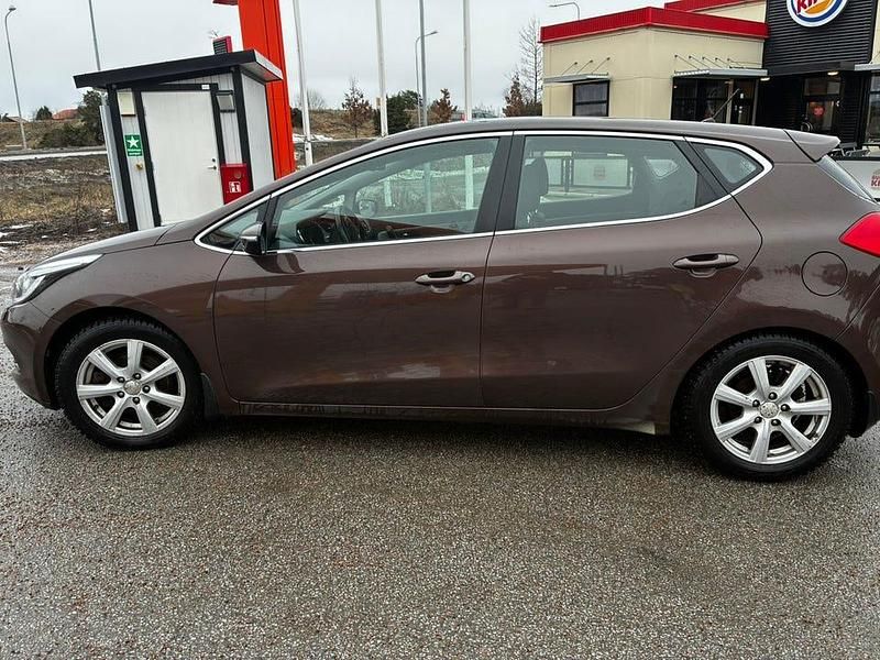 Begagnad Kia Ceed 128 HK (94 kW) 2013 Halvkombi