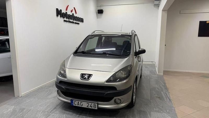 Begagnad Peugeot 1007 Sport 109 HK (80 kW) 2005 Silver Minibuss