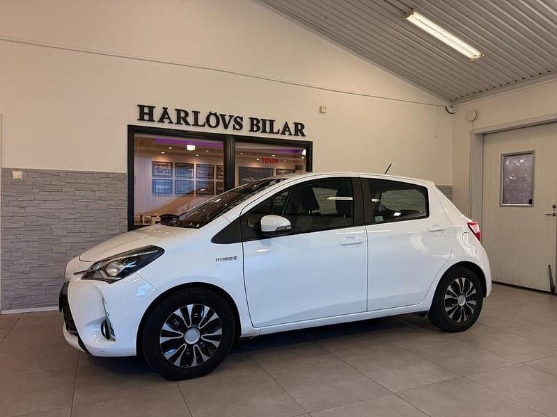 Begagnad Toyota Yaris Hybrid Active 101 HK (74 kW) 2019 Vit