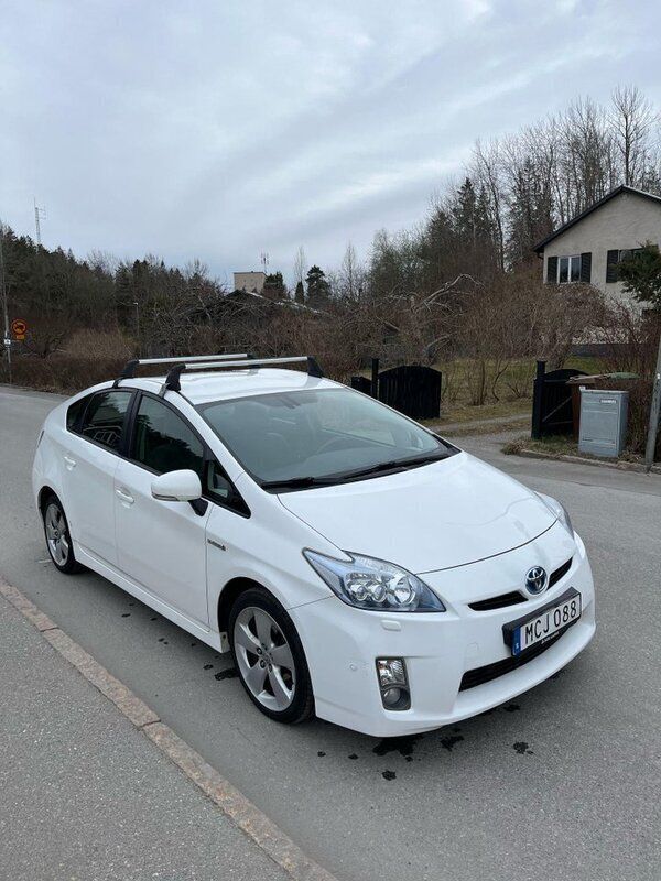Vit Begagnad 2011 Toyota Prius Halvkombi | 79 999 kr (Marknadspris) - Bild 1/4