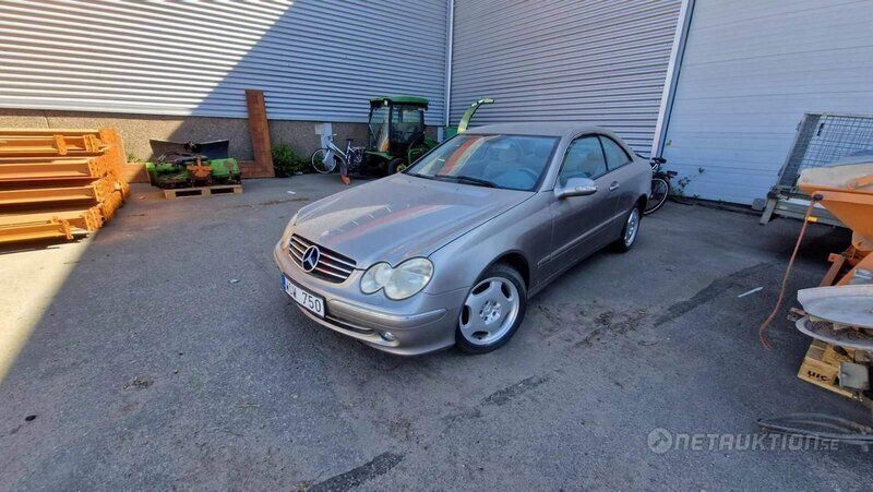 Silver Begagnad 2004 Mercedes CLK200 Avantgarde Sportkupé | 15 000 kr - Bild 1/4
