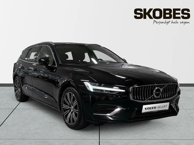 Svart Begagnad 2022 Volvo V60 Inscription Kombi | 299 400 kr (Bra pris) - Bild 1/4