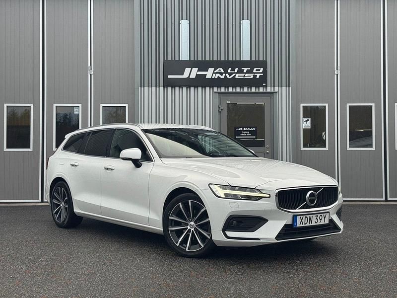 Vit Begagnad 2020 Volvo V60 Momentum Kombi | 259 900 kr (Marknadspris) - Bild 1/4