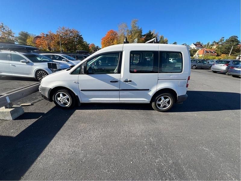 Vit Begagnad 2008 VW Caddy Minibuss | 35 000 kr (Marknadspris) - Bild 1/4