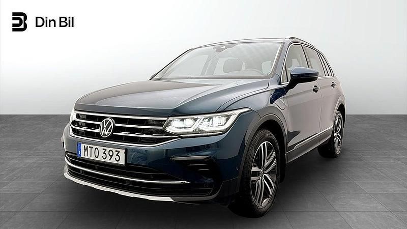 Nightshade blue metallic Begagnad 2023 VW Tiguan R-line SUV | 369 900 kr (Marknadspris) - Bild 1/4