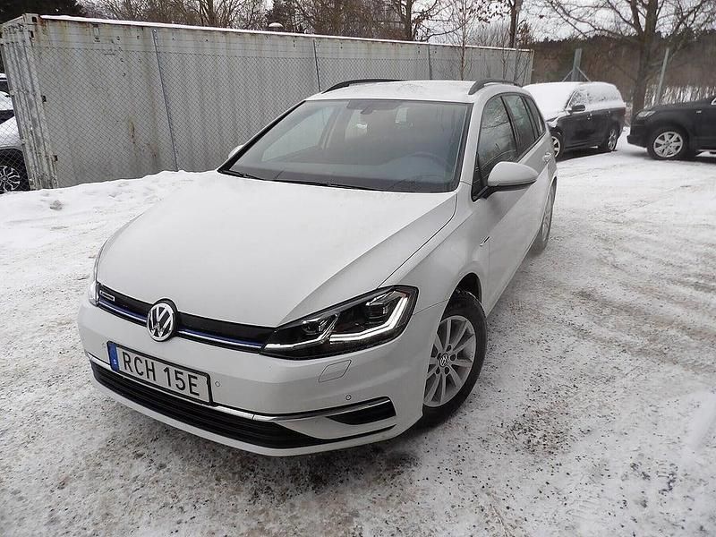 Begagnad VW Golf VIII 131 HK (96 kW) 2019 Vit Kombi