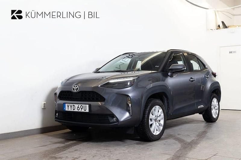 Grå Begagnad 2025 Toyota Yaris Hybrid | 289 900 kr (Bra pris) - Bild 1/4