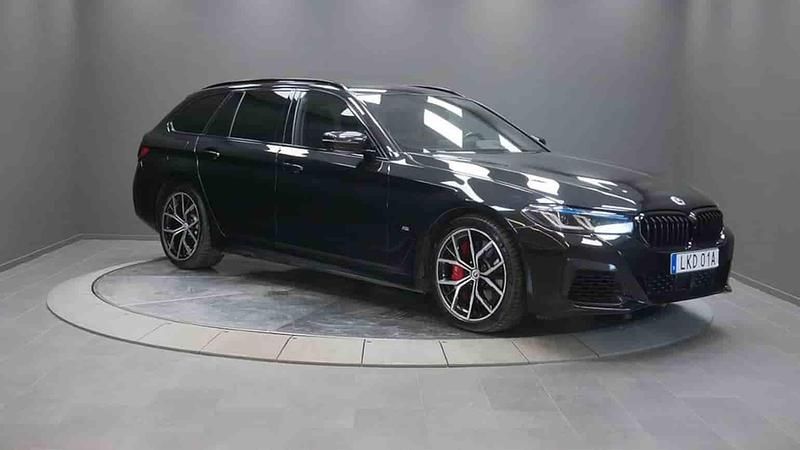 Svart Begagnad 2023 BMW 540 Kombi | 629 000 kr - Bild 1/1