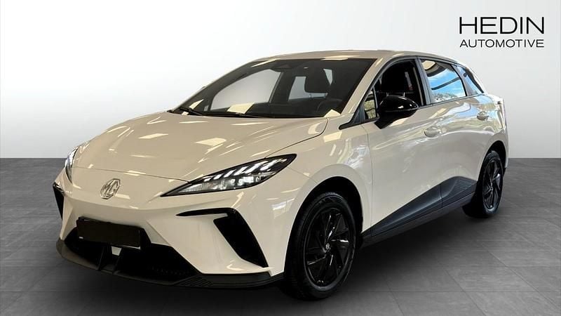 Vit (white) Begagnad 2023 MG MG4 EV Halvkombi | 259 900 kr - Bild 1/4