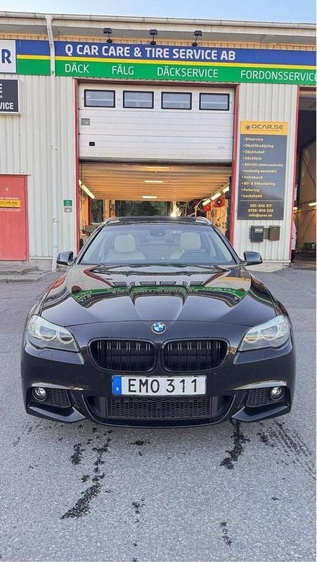 Svart Begagnad 2011 BMW 520 Kombi | 130 000 kr (Marknadspris) - Bild 1/4