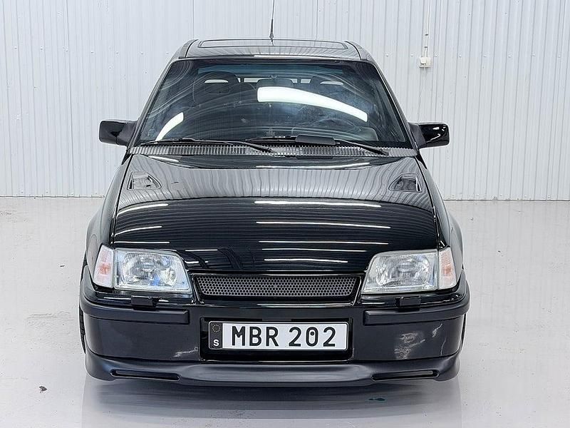 Begagnad Opel Kadett 116 HK (85 kW) 1986 Svart Halvkombi