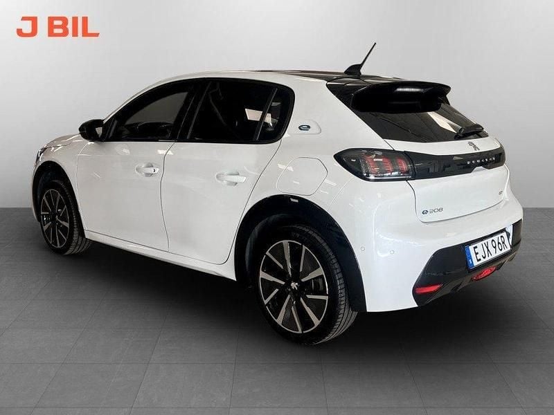 Begagnad Peugeot e-208 GT 100 kW (136 HK) 2022 Vit Halvkombi