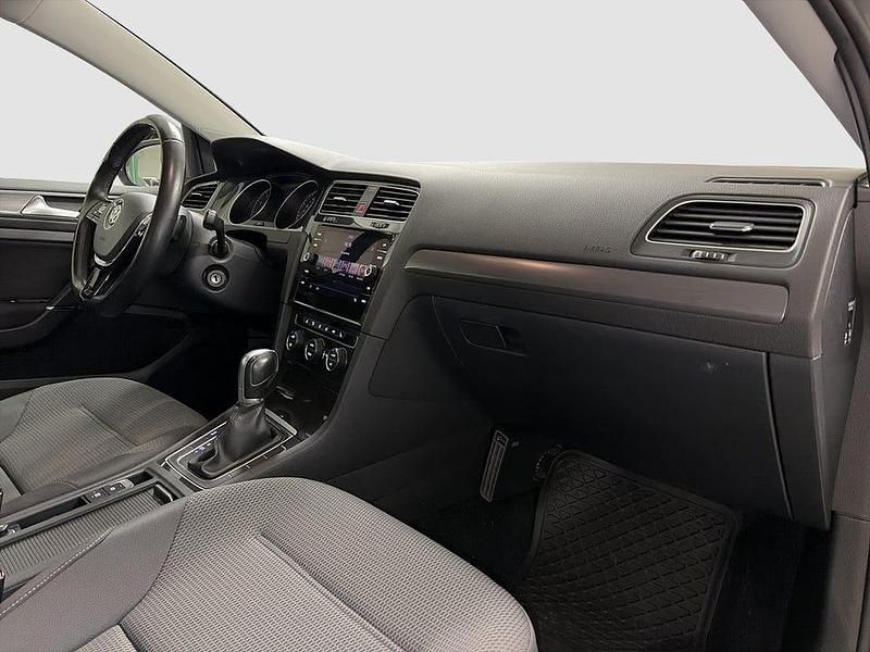 Begagnad VW Golf VII 110 HK (80 kW) 2017 Silver Kombi