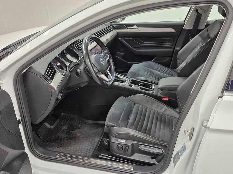 Begagnad VW Passat R-line 190 HK (139 kW) 2020 Vit Kombi