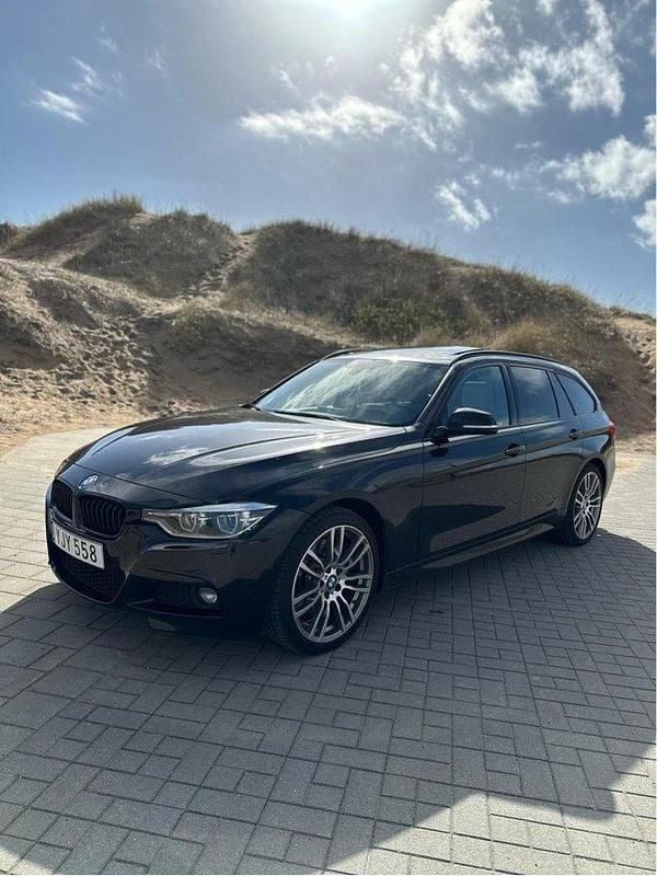 Svart Begagnad 2017 BMW 320 M Sport Kombi | 195 000 kr (Marknadspris) - Bild 1/4