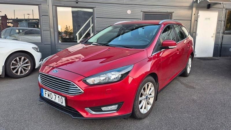 Röd Begagnad 2015 Ford Focus Titanium Kombi | 64 900 kr (Bra pris) - Bild 1/4