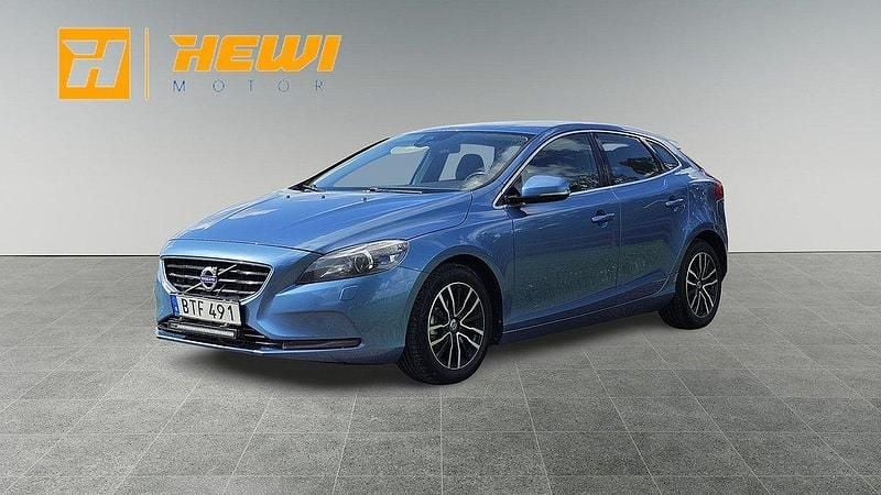 Blå Begagnad 2015 Volvo V40 Momentum Kombi | 94 900 kr (Bra pris) - Bild 1/4