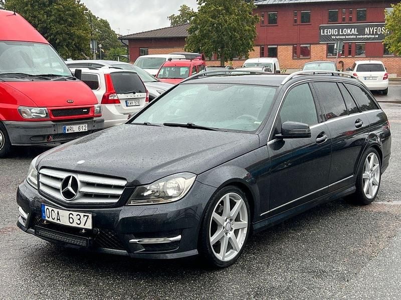 Svart Begagnad 2013 Mercedes C220 Sport Kombi | 99 900 kr (Superpris) - Bild 1/4