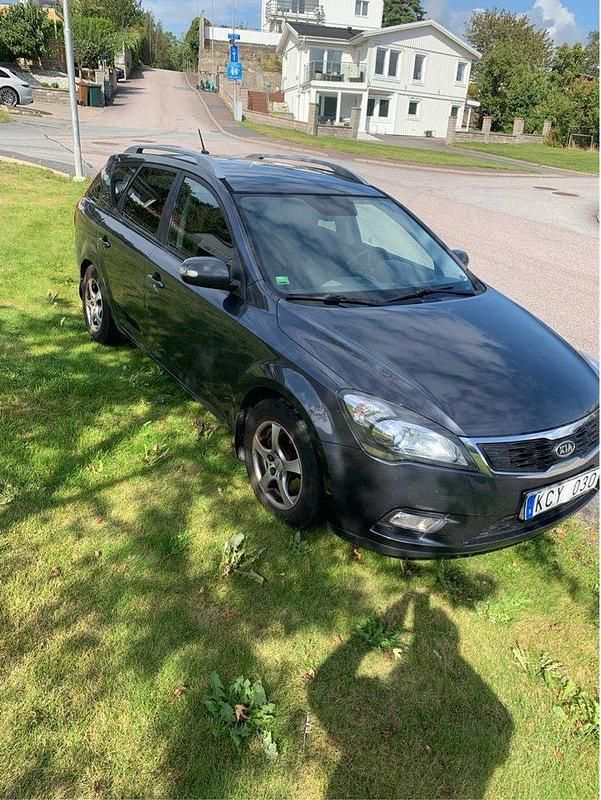 Grå Begagnad 2010 Kia Ceed Sportswagon 4 Kombi | 34 000 kr (Marknadspris) - Bild 1/2