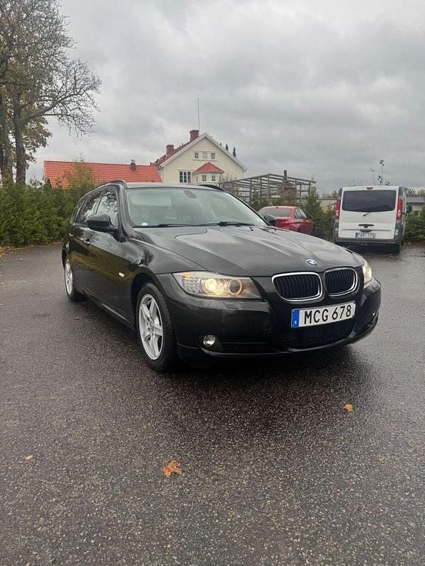Svart Begagnad 2012 BMW 316 Kombi | 89 000 kr (Marknadspris) - Bild 1/4