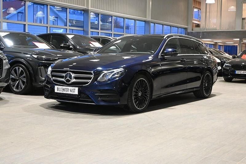 Blå Begagnad 2018 Mercedes E220 AMG Kombi | 319 000 kr (Marknadspris) - Bild 1/4