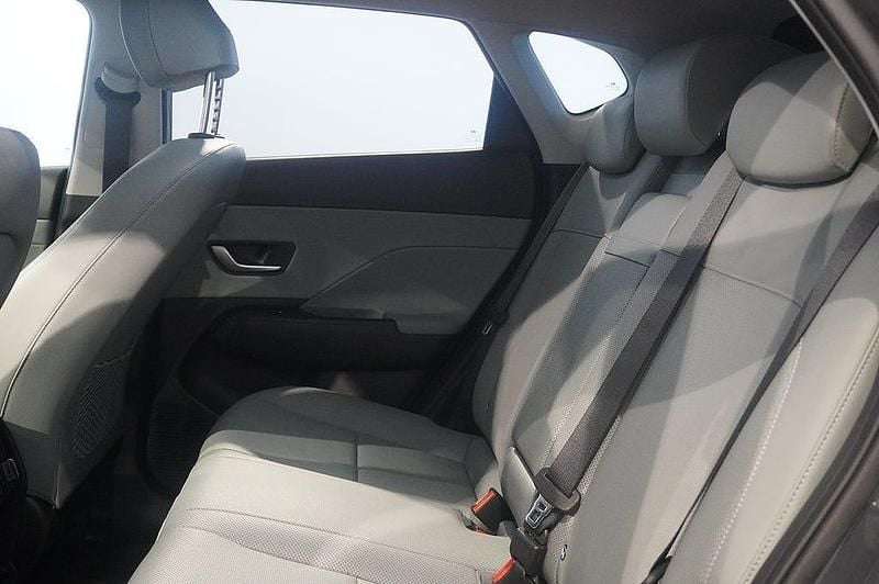 Begagnad Hyundai Kona Advanced 160 kW (218 HK) 2023 Ecotronic gray SUV