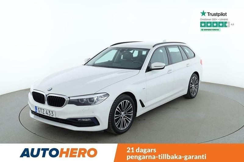 Vit Begagnad 2018 BMW 520 Sport Line Kombi | 249 000 kr (Bra pris) - Bild 1/4