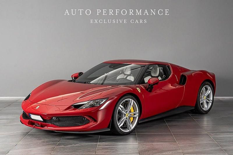 Begagnad 2023 Ferrari 296 Sportkupé | 2 889 900 kr - Bild 1/4