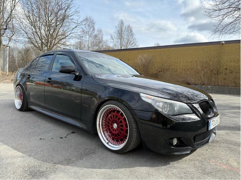 Svart Begagnad 2007 BMW 530 M Sport Sedan | 65 000 kr (Marknadspris) - Bild 1/4