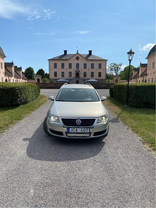 Silver Begagnad 2009 VW Passat Sportline Kombi | 35 000 kr (Bra pris) - Bild 1/4