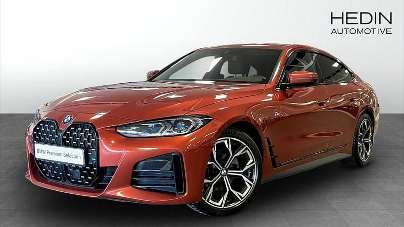 Orange Begagnad 2022 BMW 420 M Sport Sedan | 458 700 kr - Bild 1/4