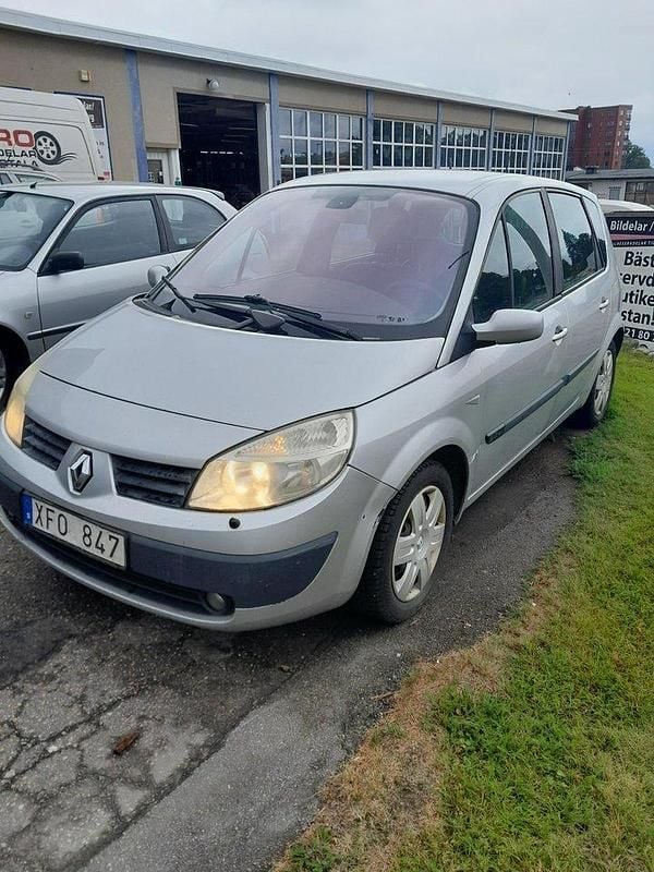 Grå Begagnad 2006 Renault Scénic II Minibuss | 12 950 kr (Marknadspris) - Bild 1/4