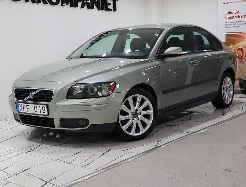 Ljusgrön Begagnad 2005 Volvo S40 Kinetic Sedan | 69 900 kr (Marknadspris) - Bild 1/4