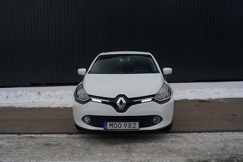 Begagnad Renault Clio IV 90 HK (66 kW) 2015 Vit Halvkombi