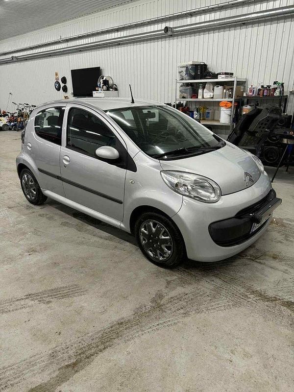 Silver Begagnad 2006 Citroën C1 Halvkombi | 15 000 kr (Marknadspris) - Bild 1/3