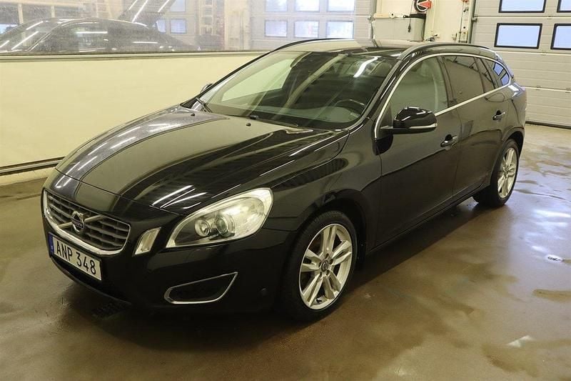 Svart Begagnad 2011 Volvo V60 Momentum Kombi | 79 000 kr (Marknadspris) - Bild 1/4